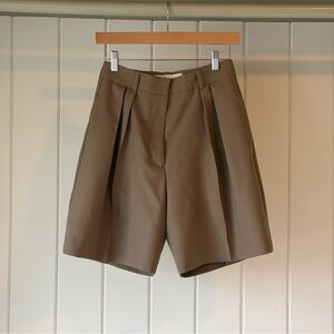 High-Waist Pleated Bermuda Shorts - Olive